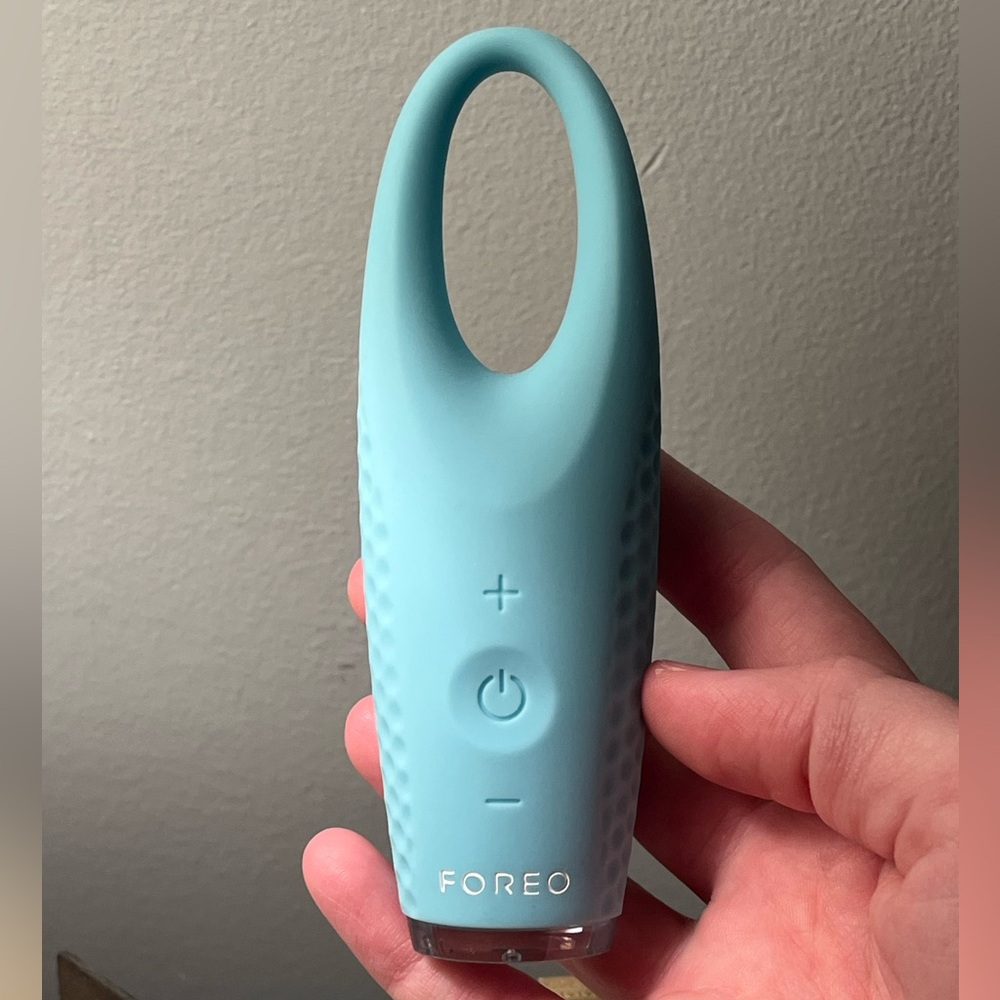 FOREO Iris 2 Rejuvenating Eye Massager mint